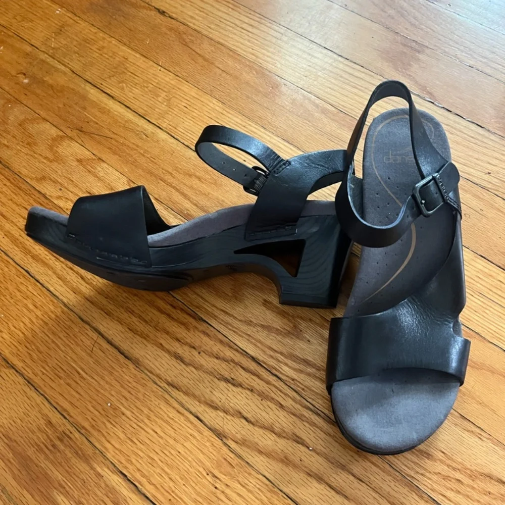 LIKE NEW Dansko Tasha Women's Cut-Out Sandal Clogs Size 37/ US6.5 -7 $149 - Picture 5 of 7